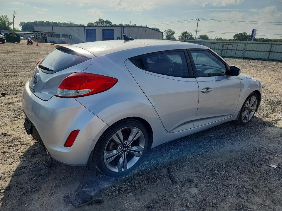 2017 HYUNDAI VELOSTER VALUE EDITION 3