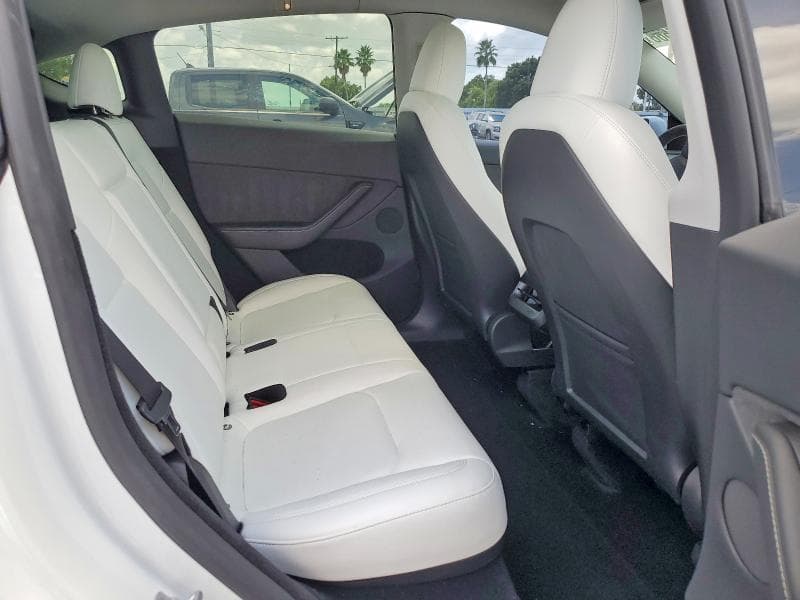 2024 TESLA MODEL Y 10