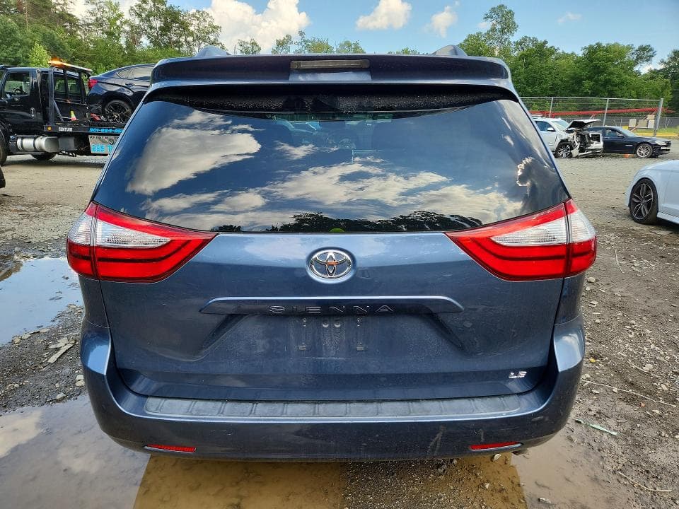 2017 TOYOTA SIENNA LE 6