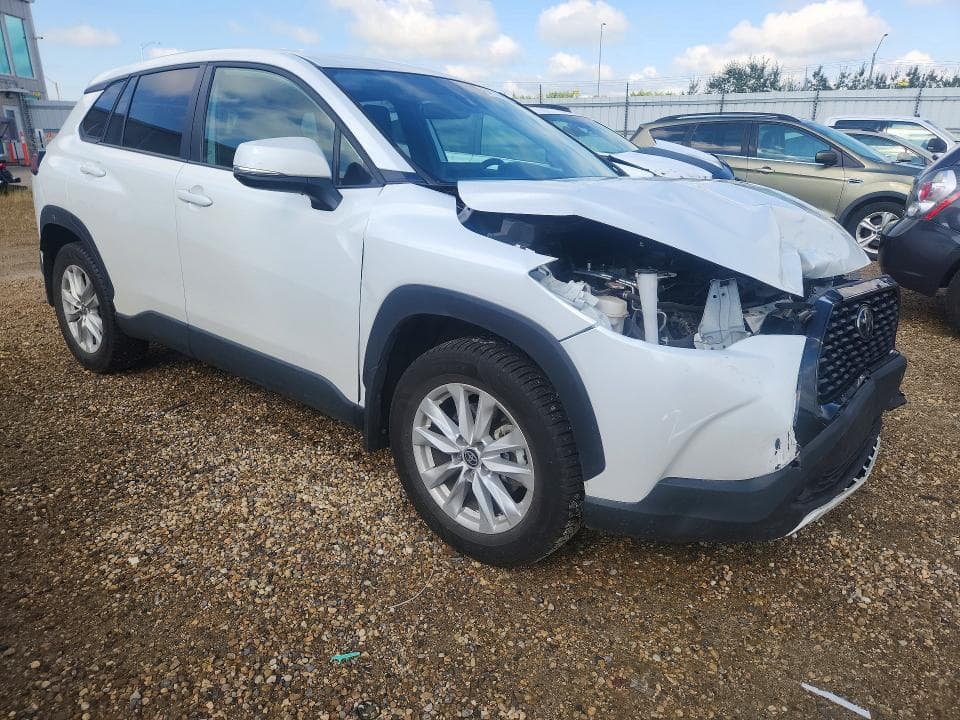 2022 TOYOTA COROLLA CROSS LE 4