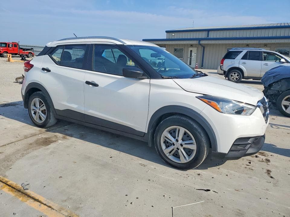 2018 NISSAN KICKS S 4