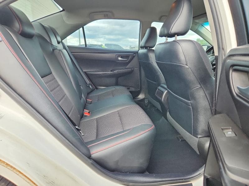 2017 TOYOTA CAMRY SE 10