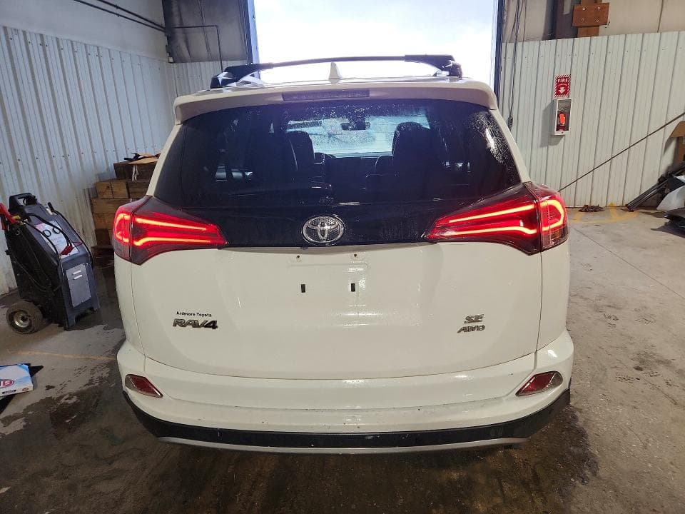 2018 TOYOTA RAV4 SE 6