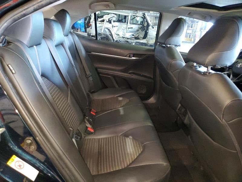 2018 TOYOTA CAMRY SE 10