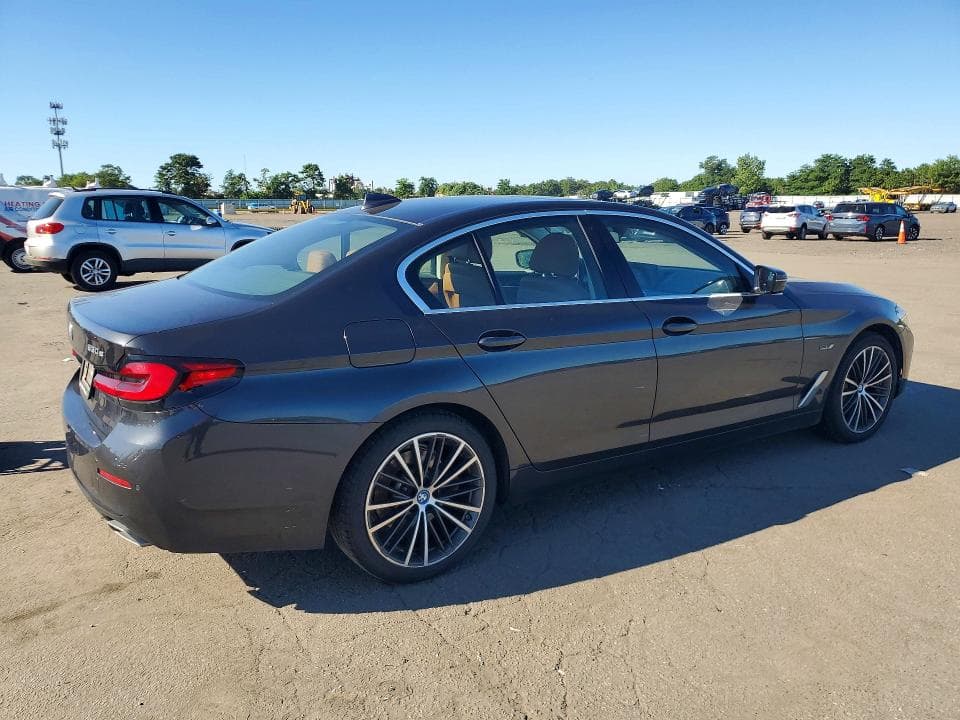 2022 BMW 530XE 3
