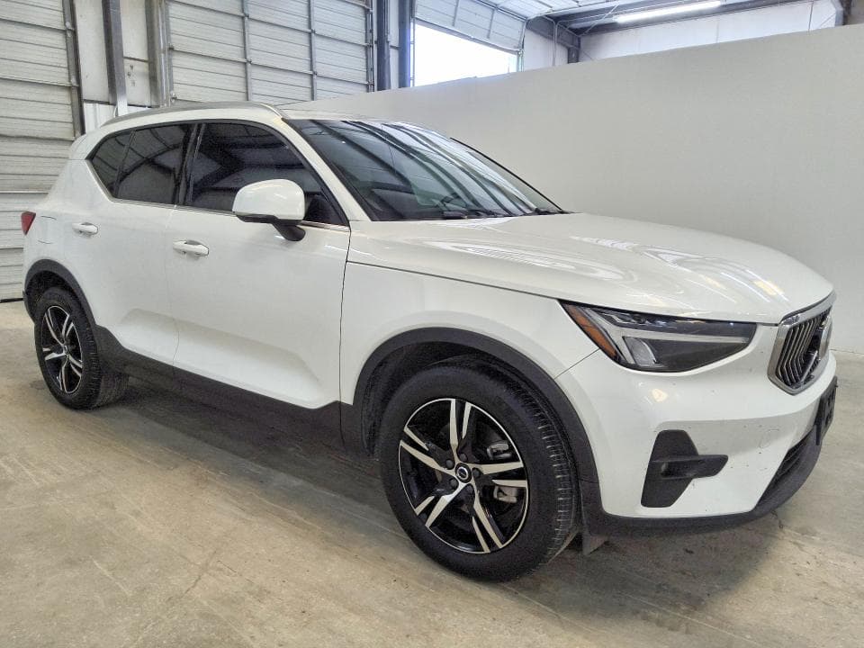 2023 VOLVO XC40 PLUS 4