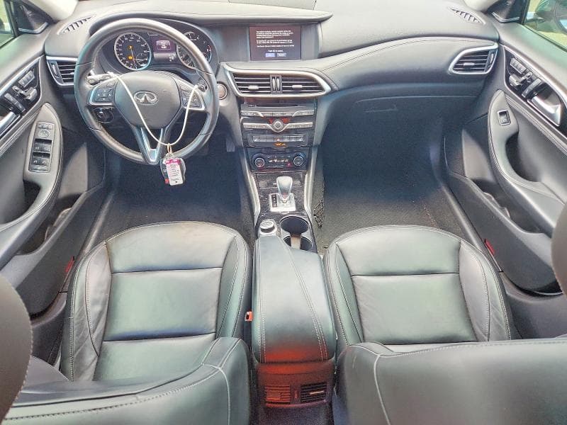 2018 INFINITI QX30 ESSENTIAL 8