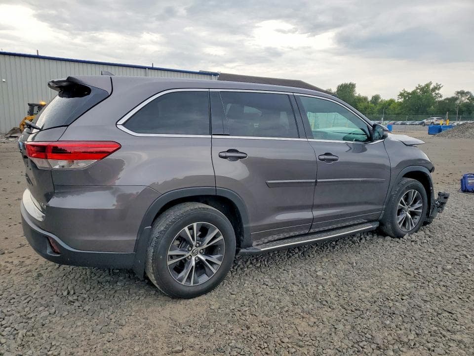 2017 TOYOTA HIGHLANDER LE PLUS 3