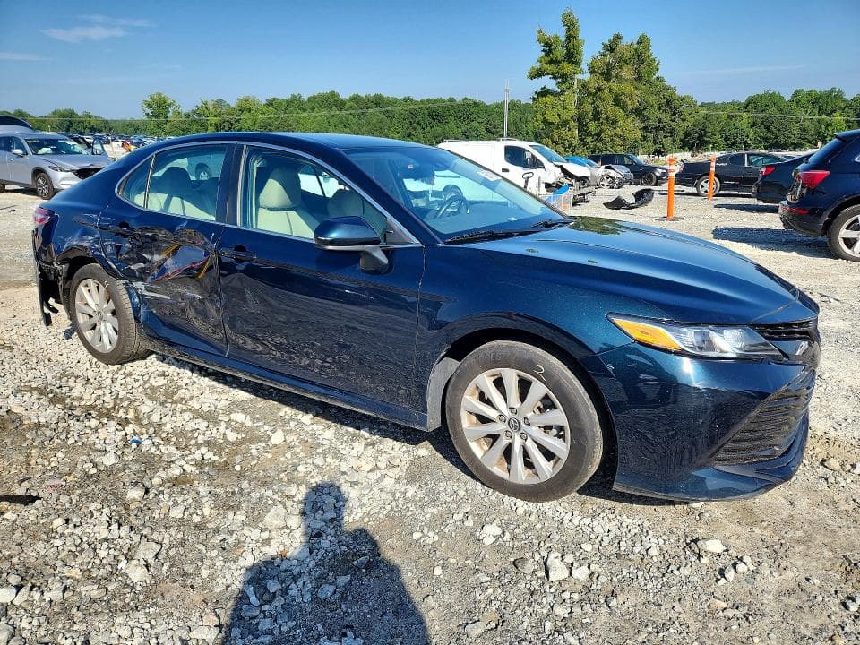 2019 TOYOTA CAMRY LE 4