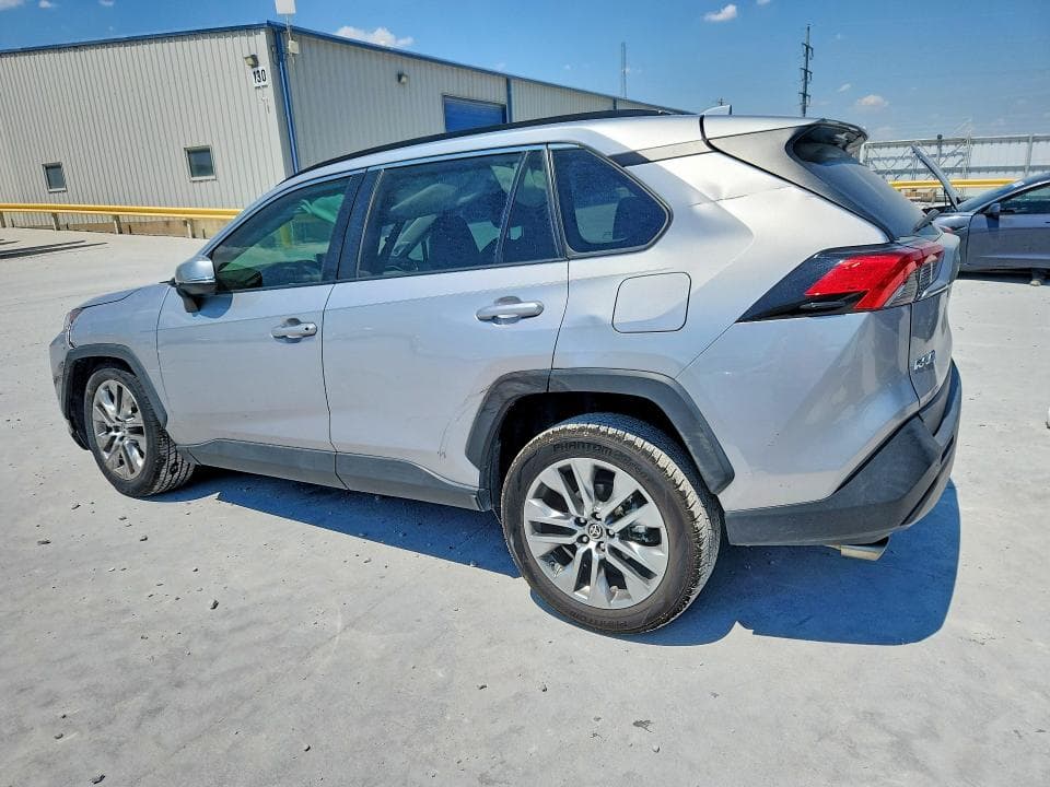 2022 TOYOTA RAV4 XLE PREMIUM 2