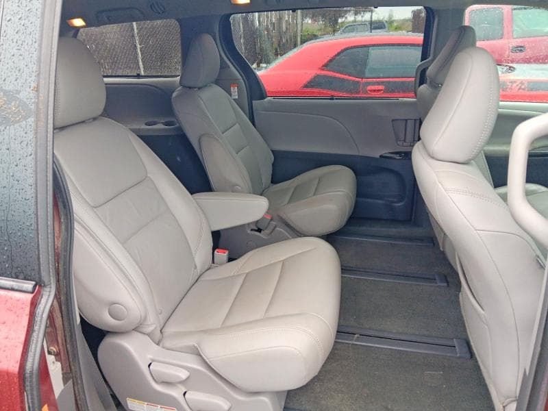 2017 TOYOTA SIENNA XLE 7-PASSENGER 10