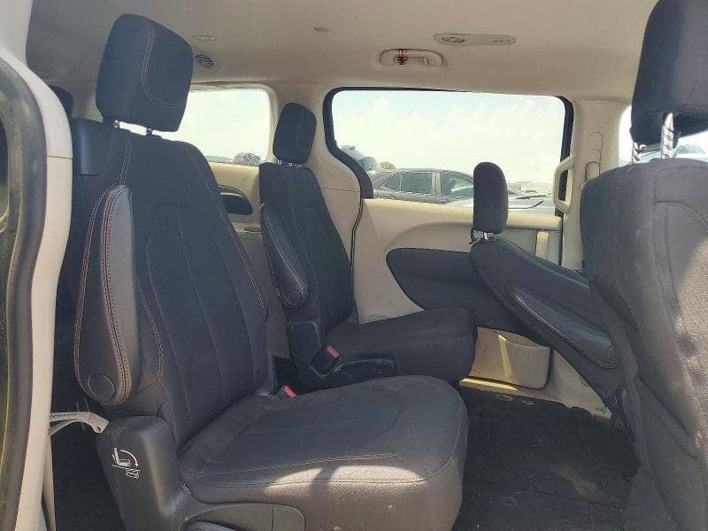 2017 CHRYSLER PACIFICA TOURING 11