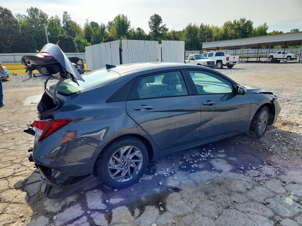 2024 HYUNDAI ELANTRA SEL 3