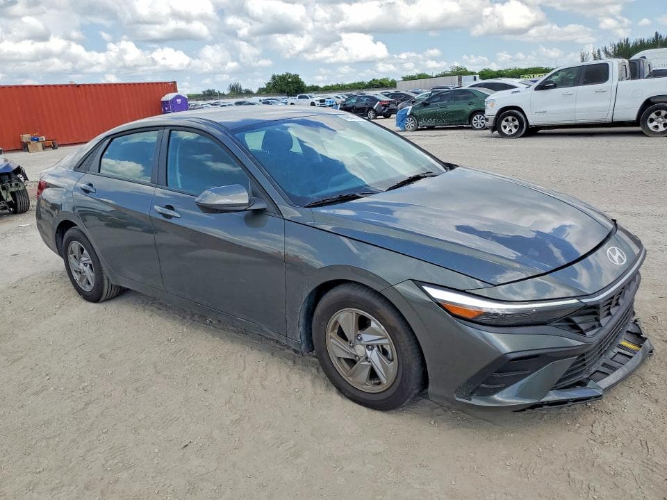 2026 HYUNDAI ELANTRA SE 4