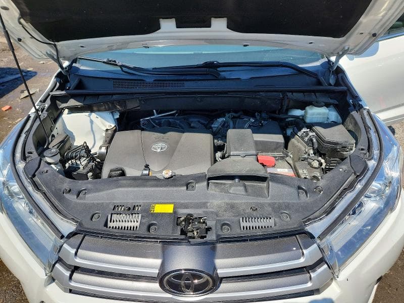 2017 TOYOTA HIGHLANDER XLE 12
