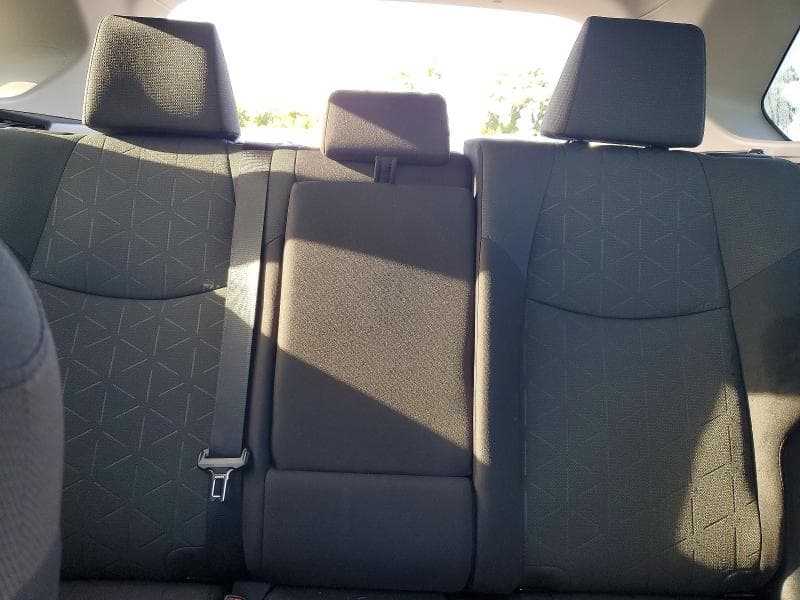 2022 TOYOTA RAV4 XLE 10