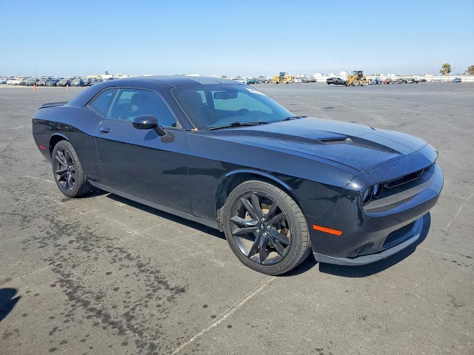 2017 DODGE CHALLENGER SXT 4