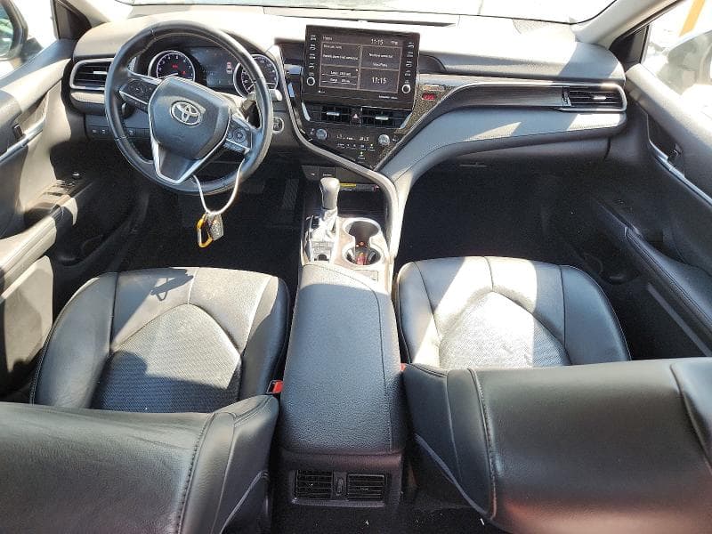 2021 TOYOTA CAMRY XLE 8