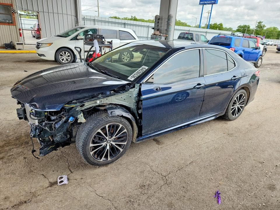 2018 TOYOTA CAMRY SE - 1