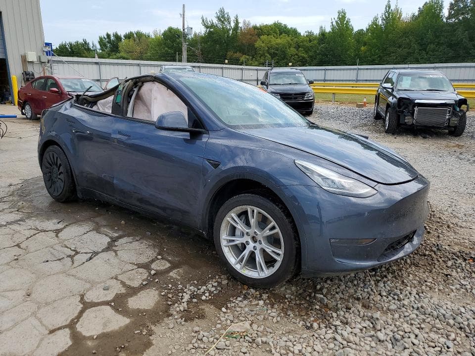 2023 TESLA MODEL Y 4
