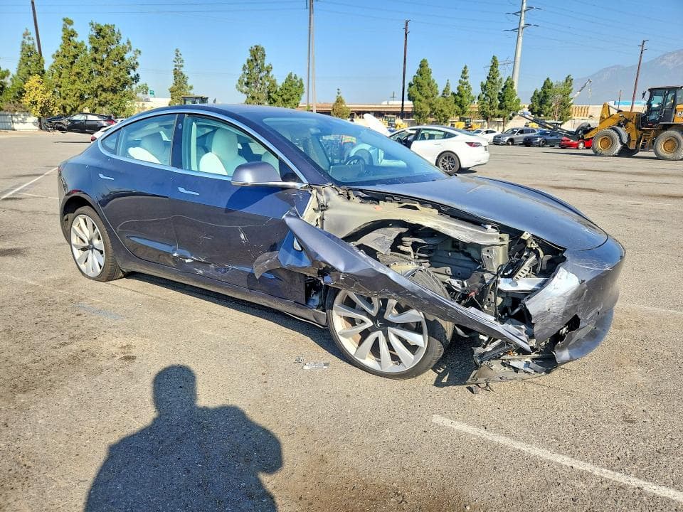 2018 TESLA MODEL 3 4