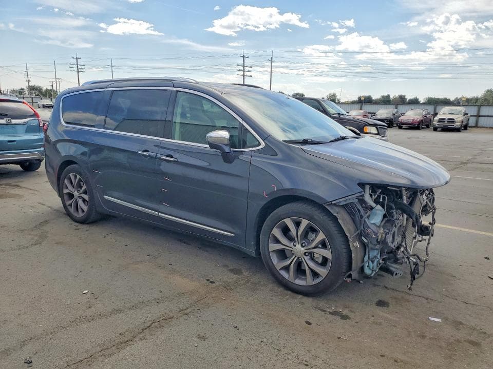 2019 CHRYSLER PACIFICA LIMITED 4
