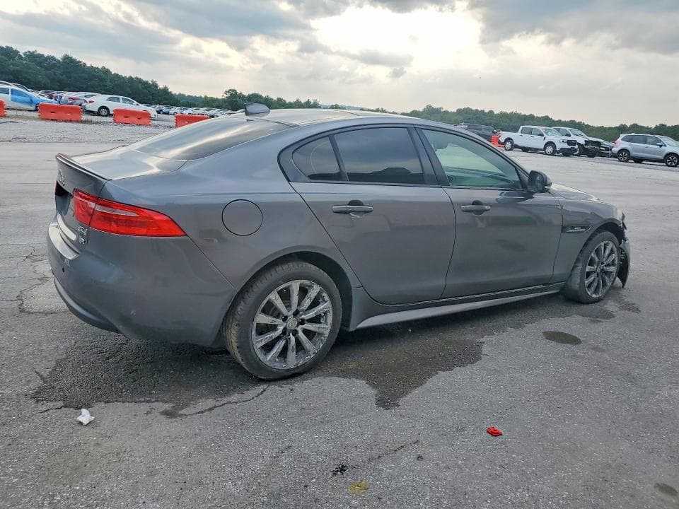 2017 JAGUAR XE R - SPORT 3