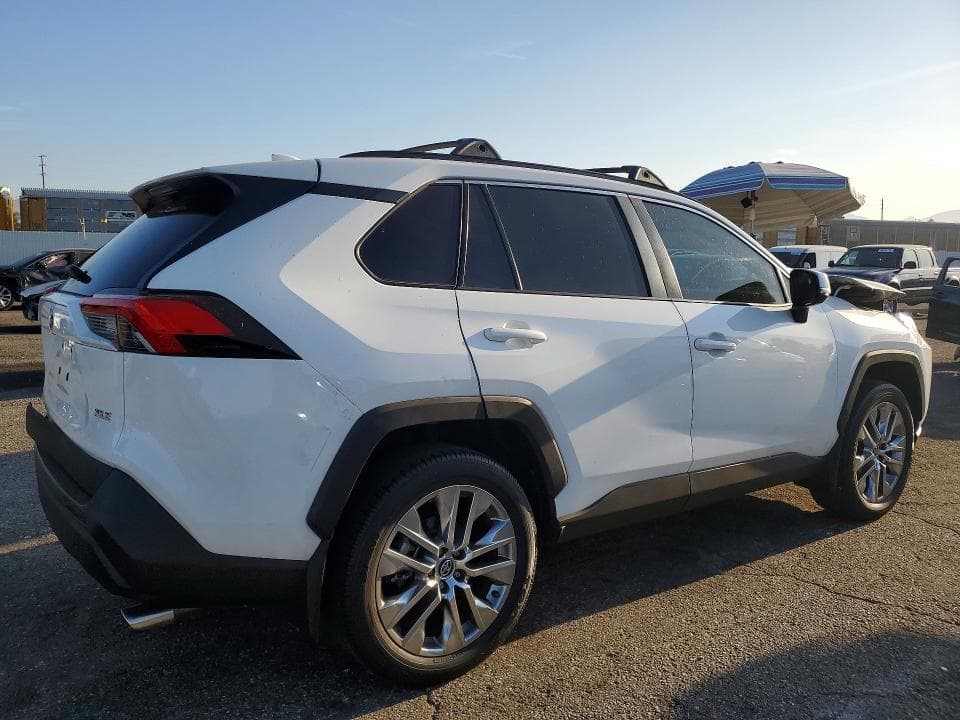 2020 TOYOTA RAV4 XLE PREMIUM 3