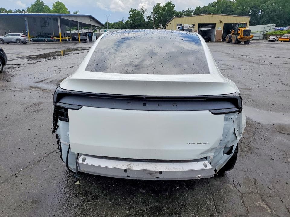 2026 TESLA MODEL Y 6