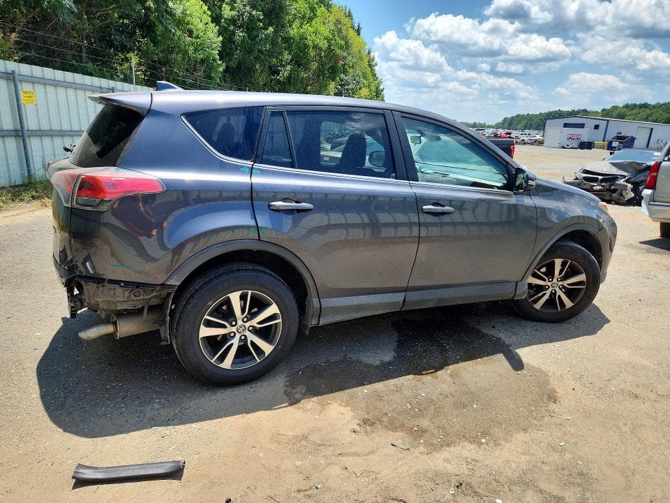 2018 TOYOTA RAV4 XLE 3
