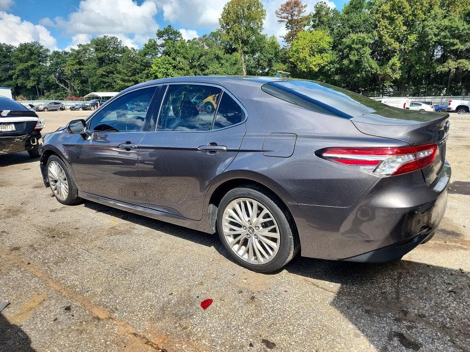 2018 TOYOTA CAMRY XLE 2