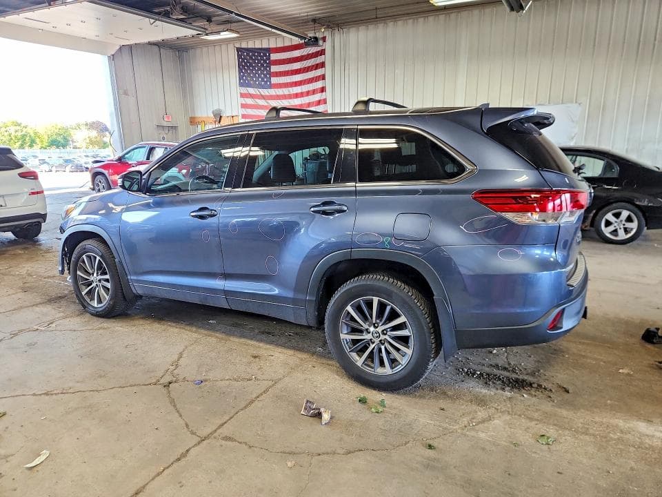 2018 TOYOTA HIGHLANDER XLE 2