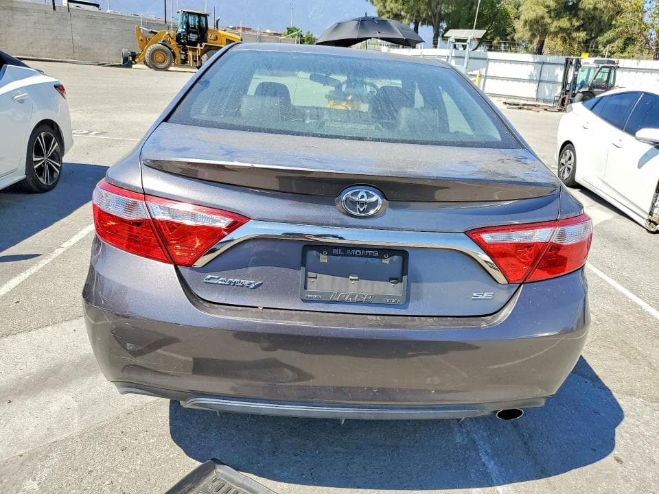2017 TOYOTA CAMRY SE 6