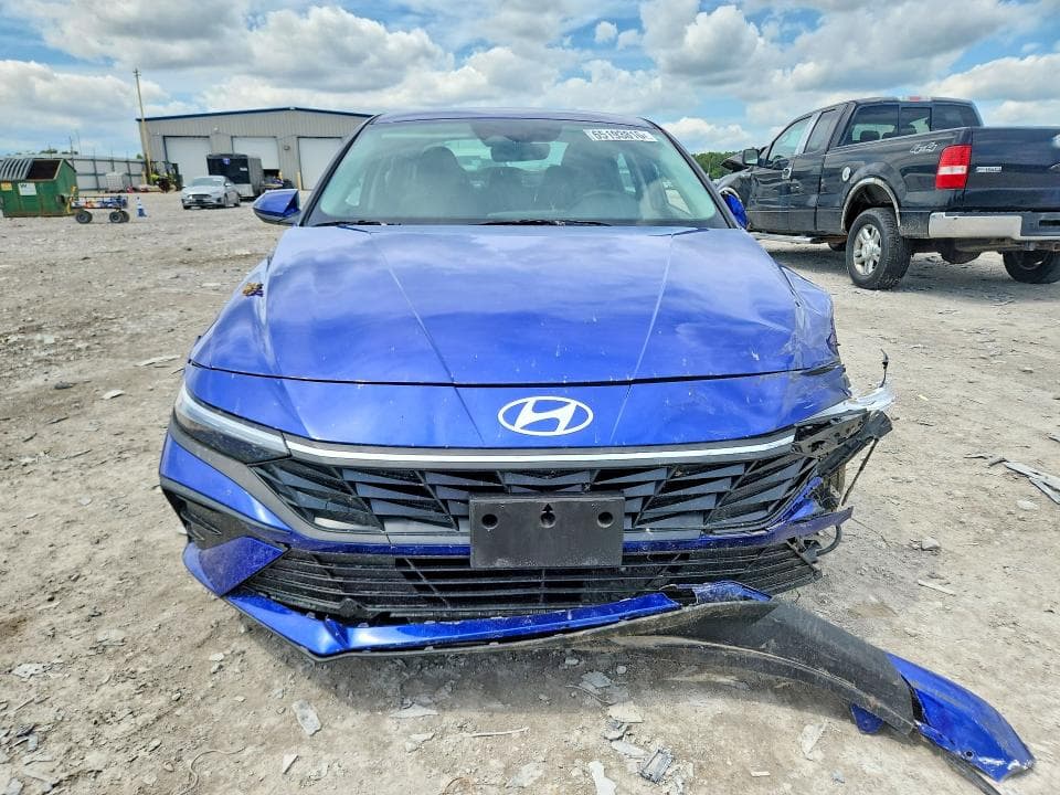 2025 HYUNDAI ELANTRA SE 5