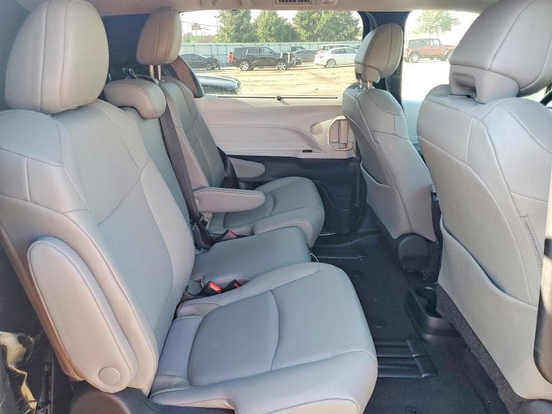 2026 TOYOTA SIENNA XLE 8-PASSENGER 11
