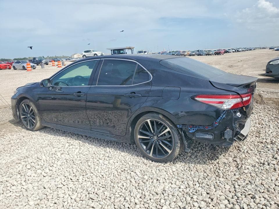 2018 TOYOTA CAMRY XSE 2