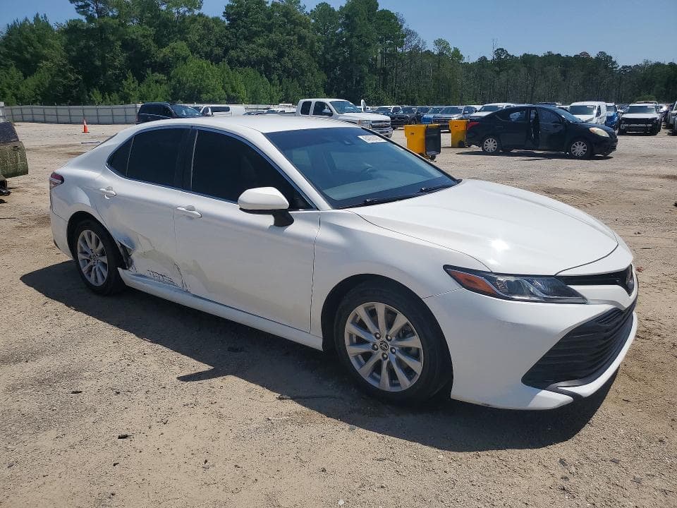 2018 TOYOTA CAMRY LE 4