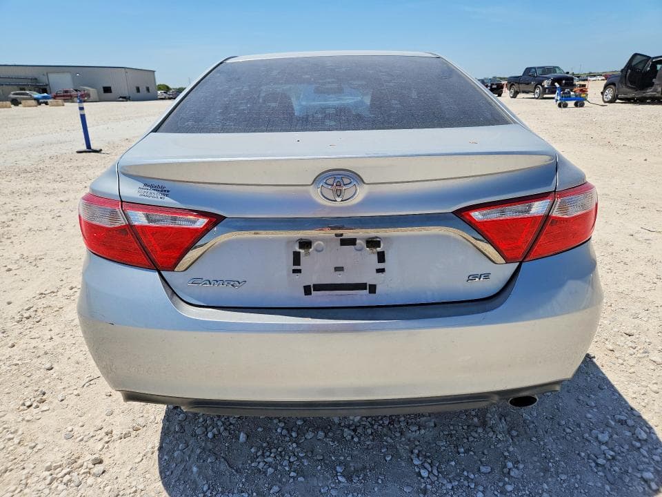 2017 TOYOTA CAMRY SE 6