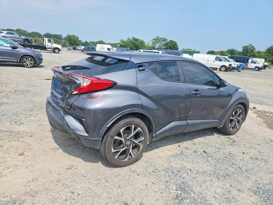 2019 TOYOTA C-HR XLE 3