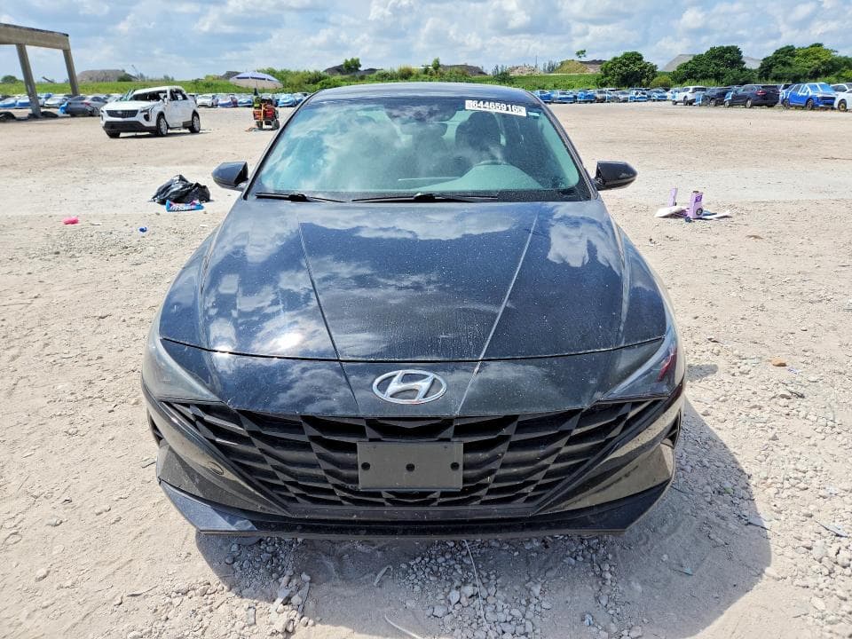 2023 HYUNDAI ELANTRA SE 5