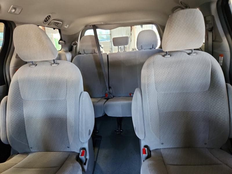 2018 TOYOTA SIENNA LE 10