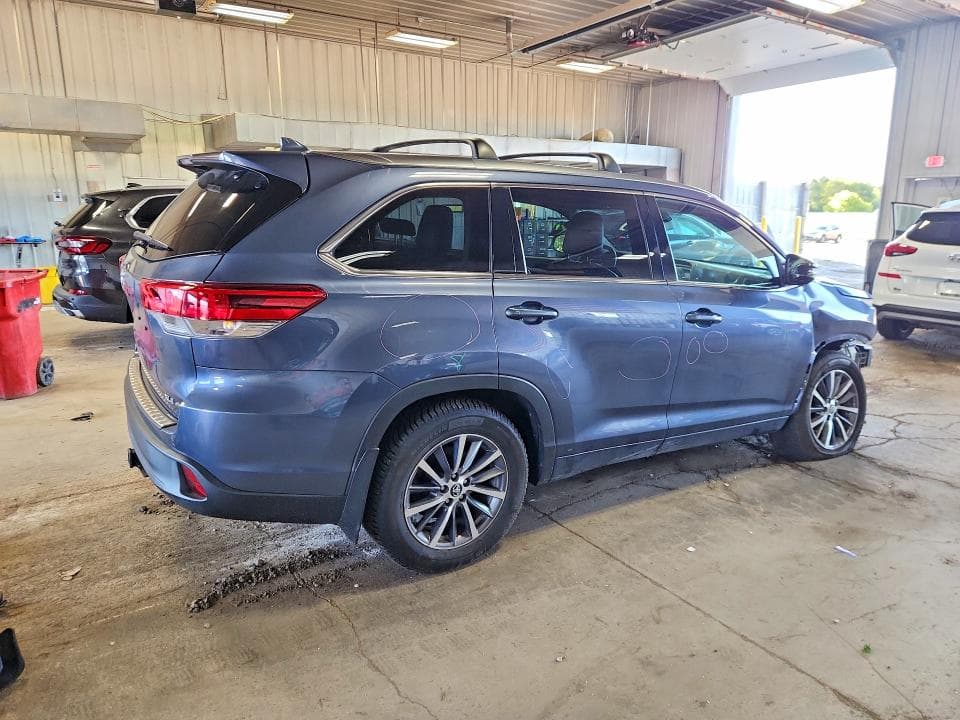 2018 TOYOTA HIGHLANDER XLE 3