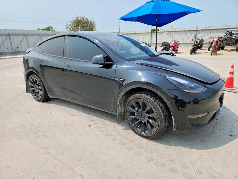 2023 TESLA MODEL Y 4