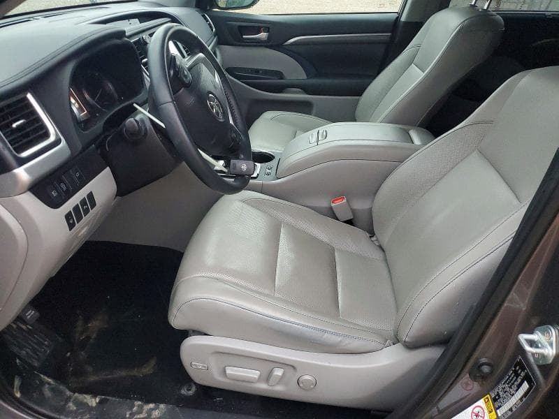 2019 TOYOTA HIGHLANDER LIMITED 7