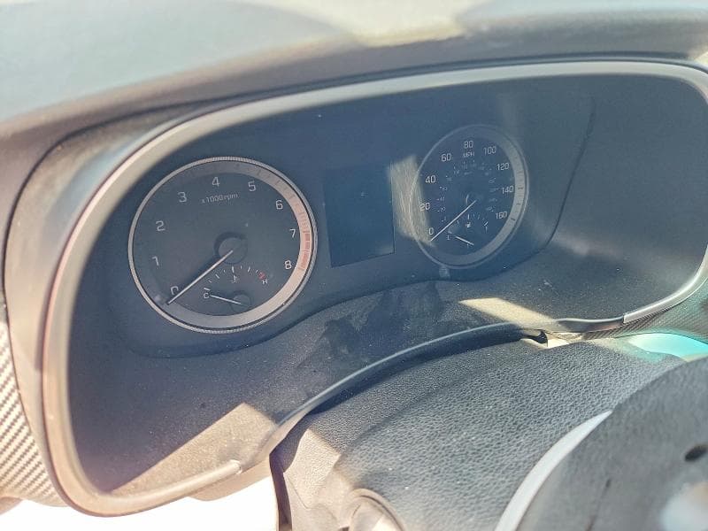 2020 HYUNDAI TUCSON SE 9