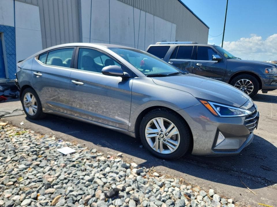 2019 HYUNDAI ELANTRA SEL 4