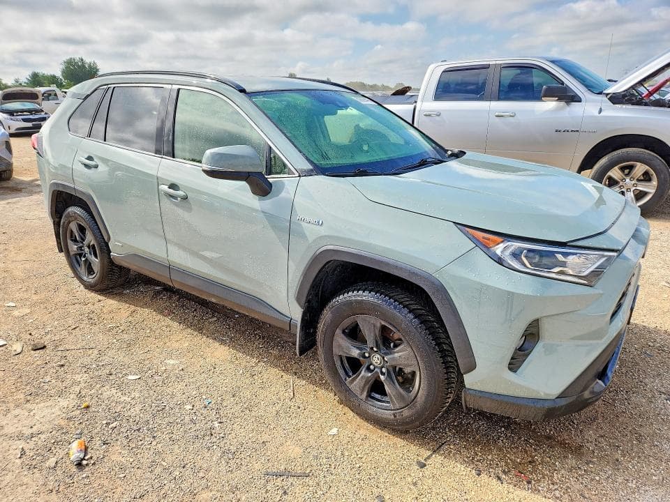 2020 TOYOTA RAV4 HYBRID XLE 4