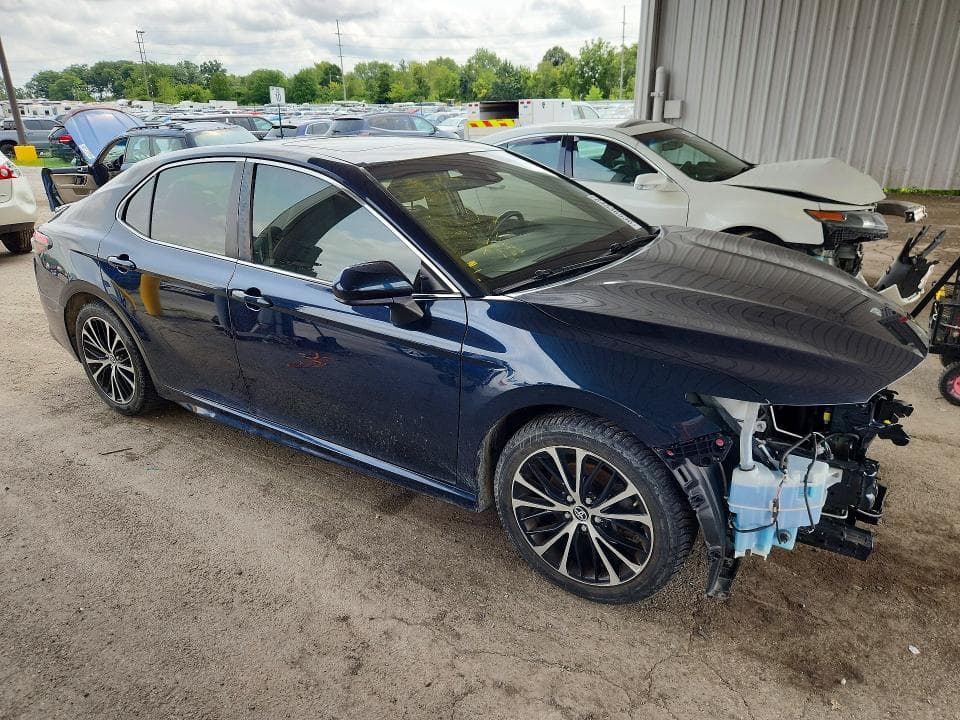 2018 TOYOTA CAMRY SE 4