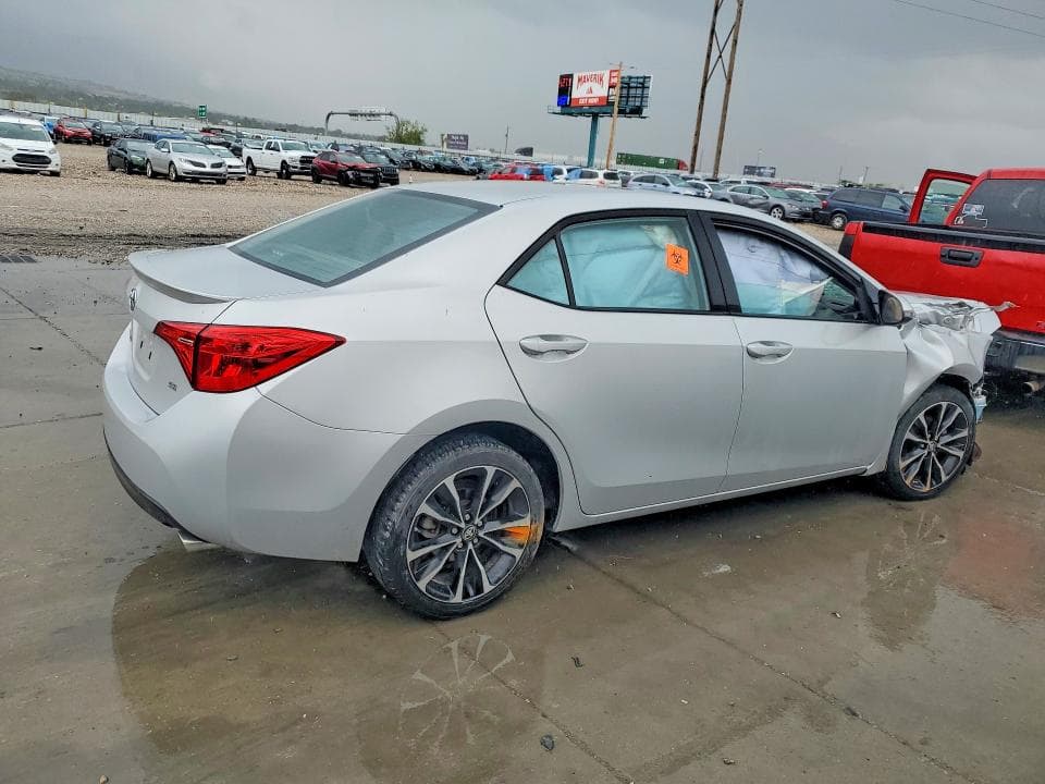 2019 TOYOTA COROLLA SE 3