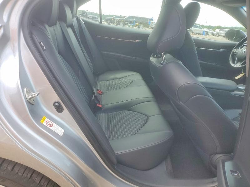 2018 TOYOTA CAMRY SE 10
